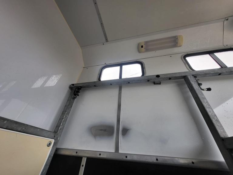 Isuzu NPR Horsebox Horse Box 2009 