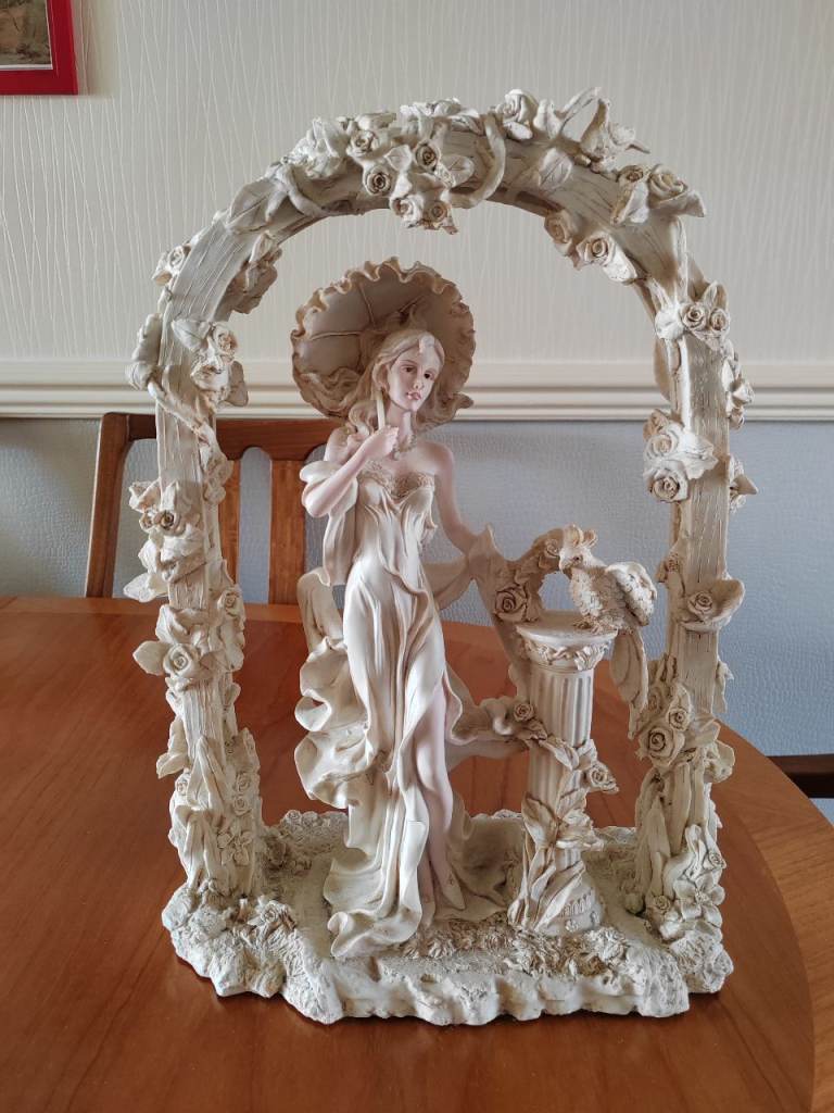 Giuseppe Armani woman figurine