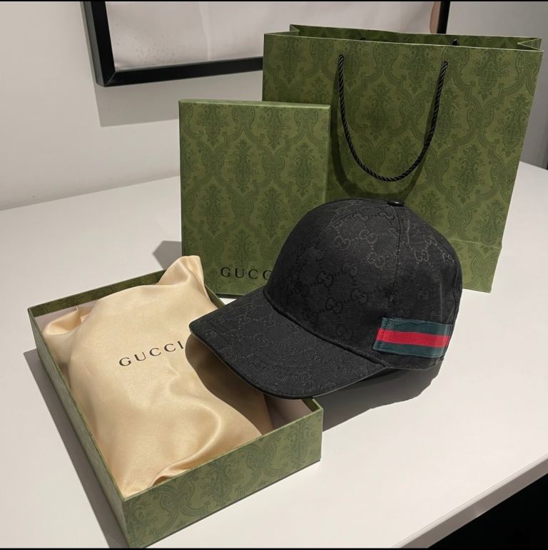 Gucci Black Baseball Cap with Green and Red Stripe