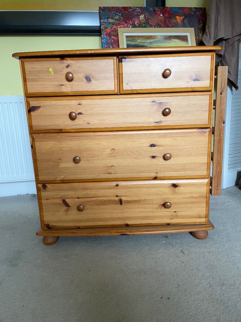 Solid Pine Chest of Drawers with 5 Drawers – Good Condition