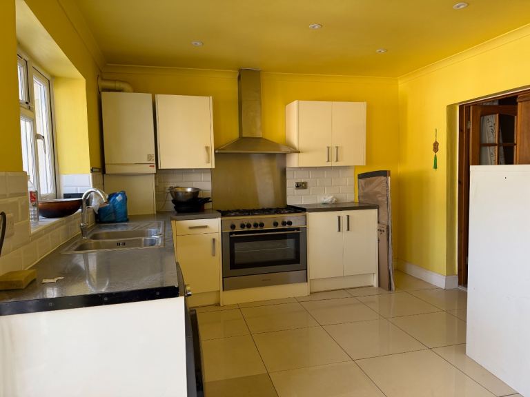 Beautiful Two-Bedroom Garden Flat with Garden House for Rent - £2,000/month Ilford