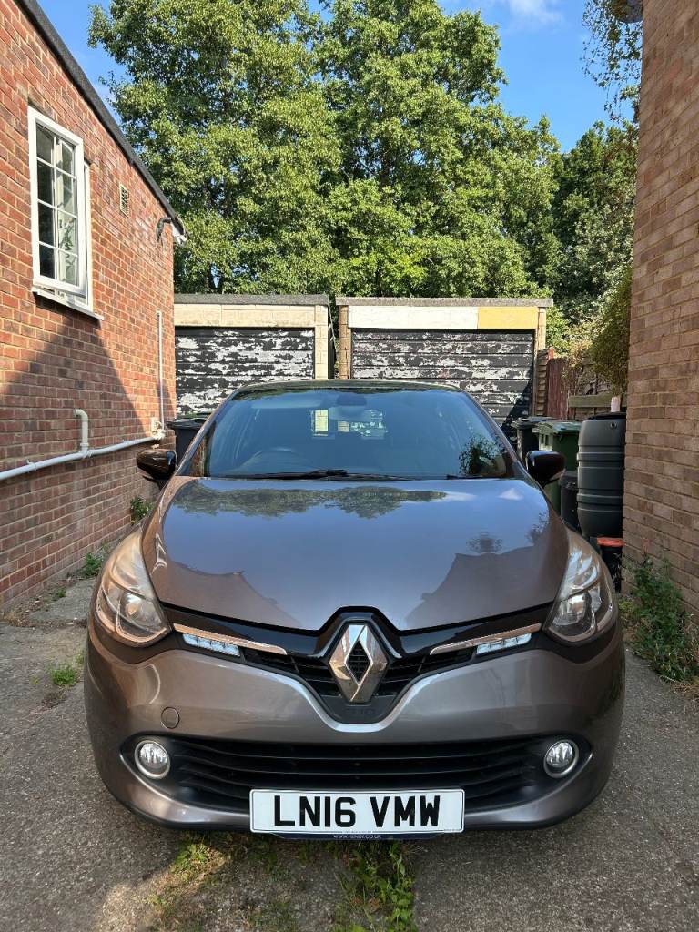 Grey Renault Clio 0.9 TCe Dynamique Nav – 5dr Manual Petrol