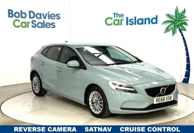 2019 68 VOLVO V40 2.0 D2 MOMENTUM NAV PLUS HATCHBACK 5DR DIESEL AUTO EURO 6 (S/S