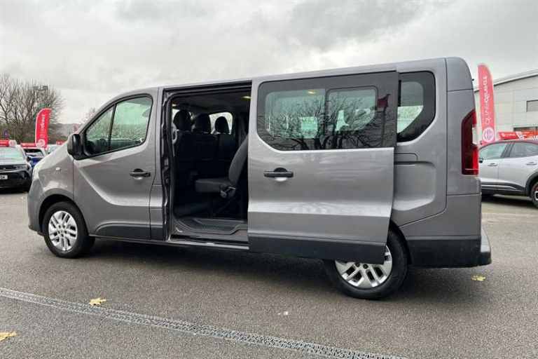 2020 Renault Trafic 2.0 dCi ENERGY 30 Sport Nav Minibus Double Cab 5dr Diesel Manual LWB Euro 6 M...