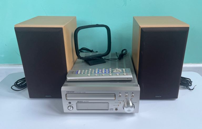 Denon D-M30 Hi-Fi System with Speakers and Remote