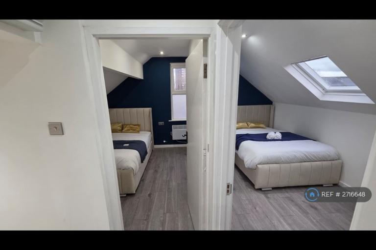 2 bedroom flat in Wortley Lodge, Leeds, LS12 (2 bed) (#2716648)