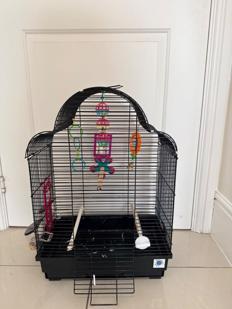 BARGAIN SMALL SIZE BIRD CAGE LIKE NEW CONDITION 