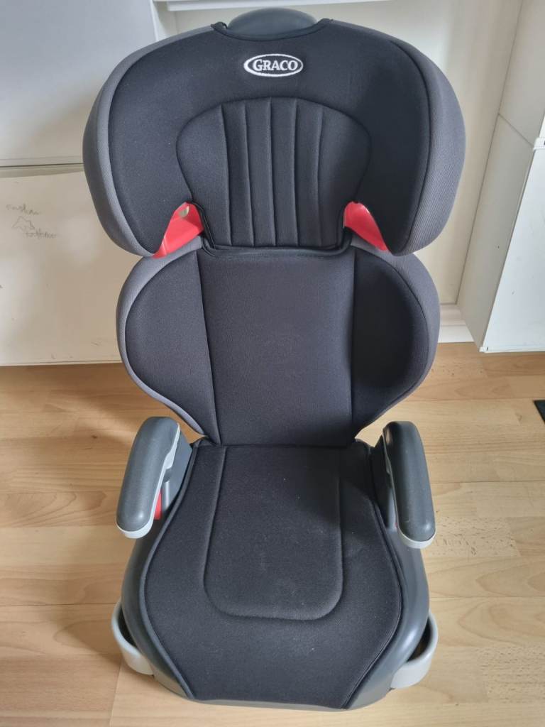 Graco's Kids car booster seat with backrest and cup holders