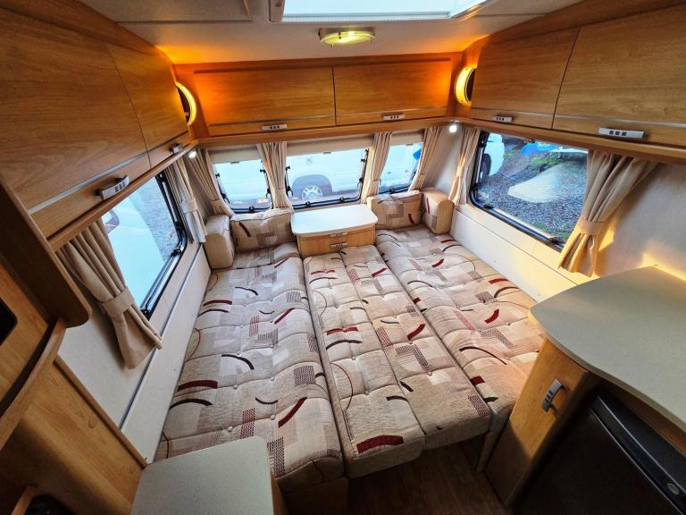 Lunar Quasar 462 2010 Lightweight 2 Berth Touring Caravan