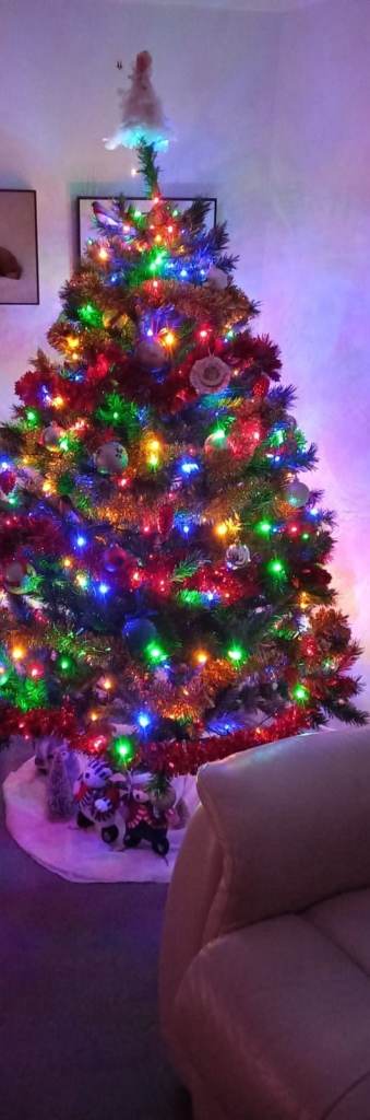 6ft artificial chriistmas tree