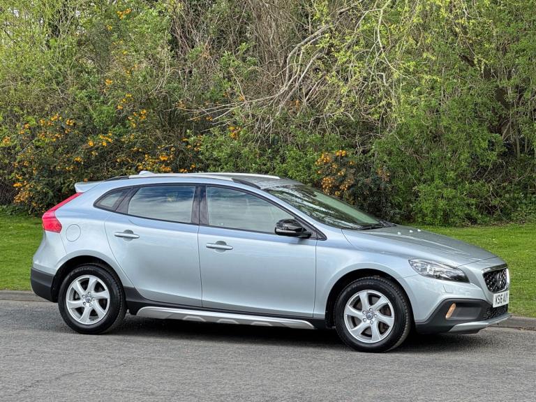 2016 Volvo V40 Cross Country XC 2.0 D4 SE Nav Manual 6 Speed 5 Door Diesel Hatch