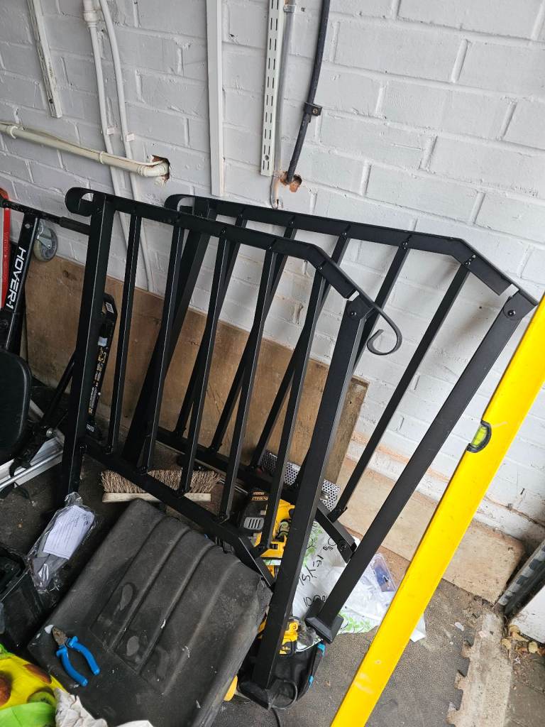 Handrails outdoor (can fit and deliver)
