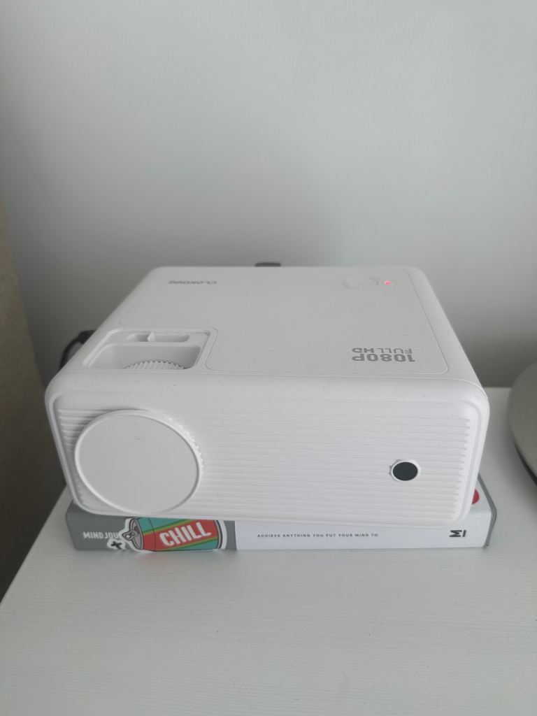 CLOKOWE GC003 Portable LED Projector 1080P Full HD - As Good As New