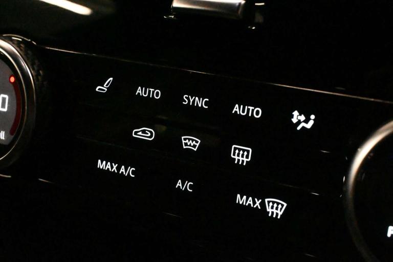 2021 Land Rover Discovery 3.0 Discovery R-Dynamic SE D MHEV Auto 4WD 5dr SUV Diesel Automatic