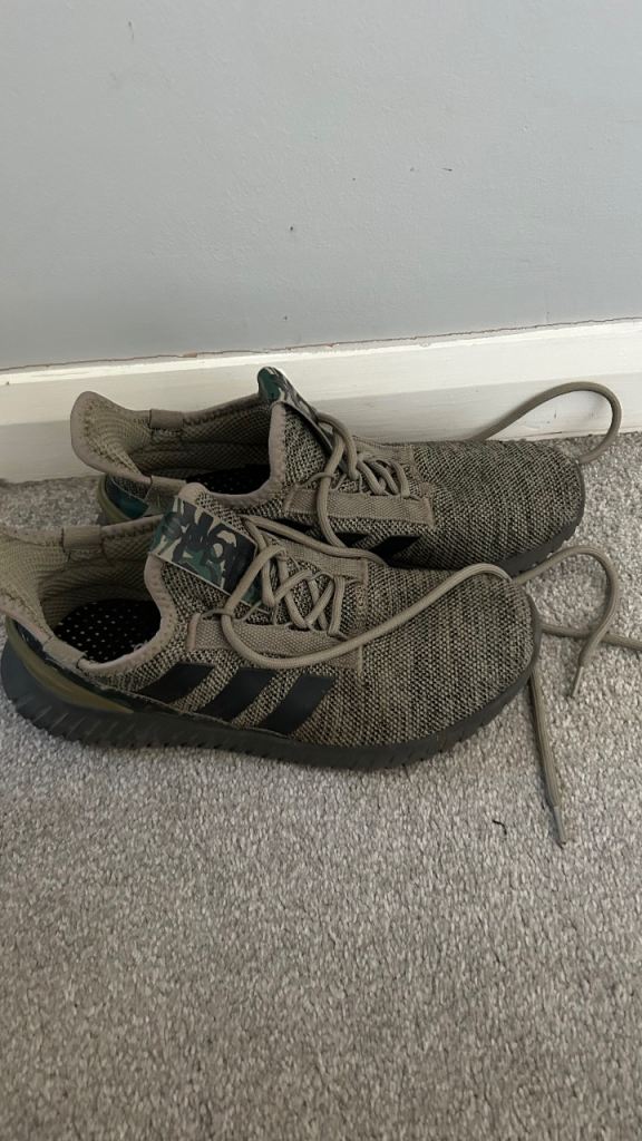 Addidas men’s trainers size 9
