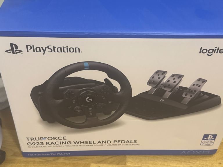 Logitech g923 racing wheel and pedals 