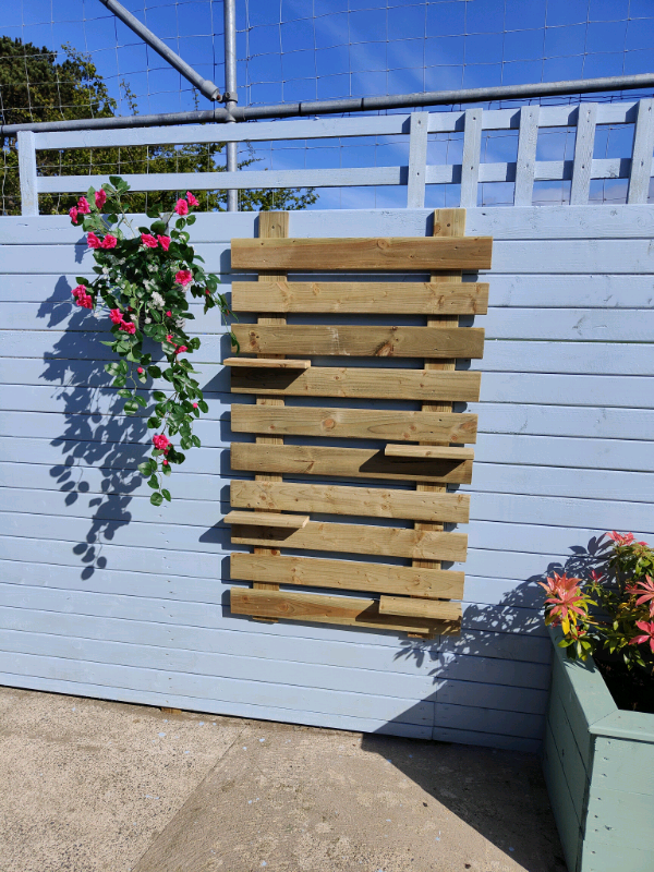 Vertical wall/fence panel