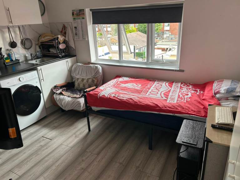 Studio Flat in Beaconsfield, Buckinghamshire HP9 2PD
