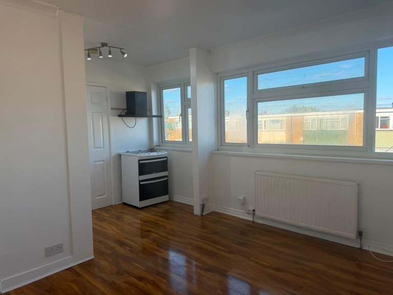 Self contained studio flat in Wembley - DSS Welcome