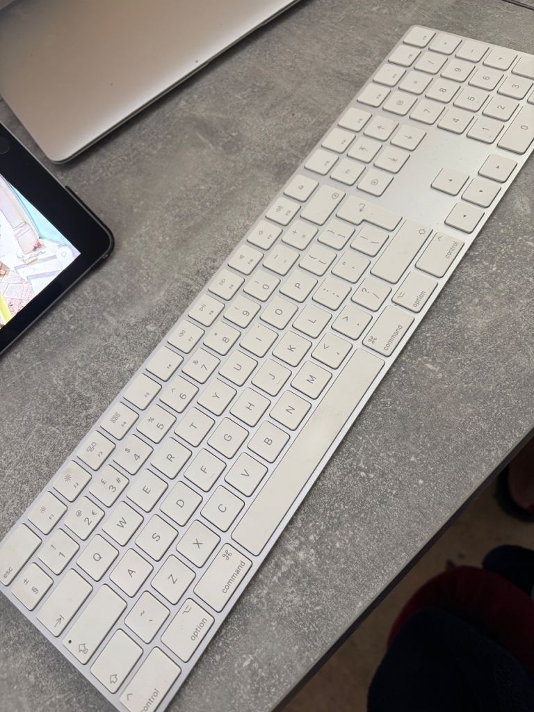 Apple Magic Keyboard with Numeric Keypad – White, Good Condition