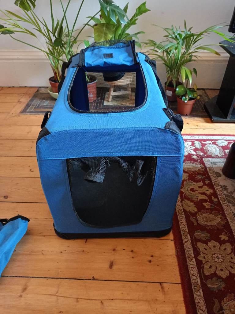 Pet carrier 