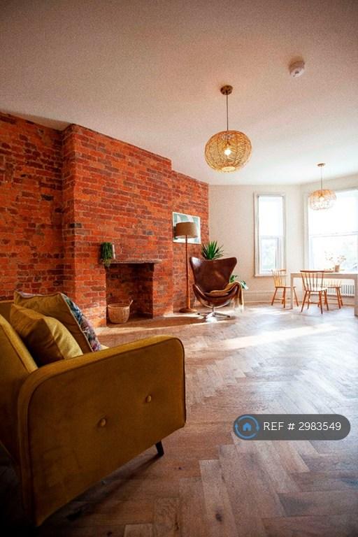 2 bedroom flat in Ladybarn Road, Manchester, M14 (2 bed) (#2983549)