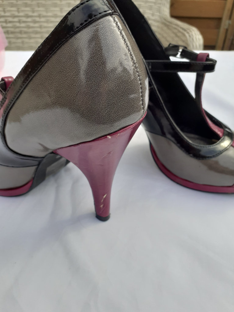 Ladies shoes
