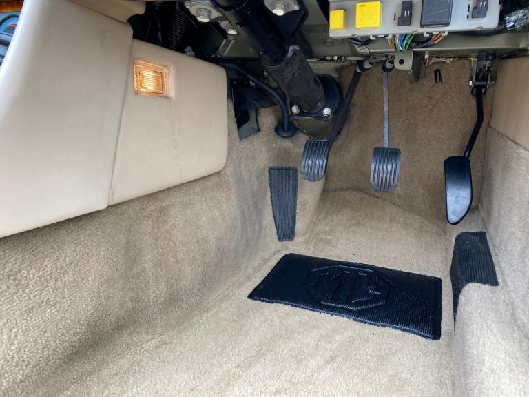 MG RV8 4.0 CONVERTIBLE WOODCOTE GREEN * TOP GRADE * 31000 MILES WITH 12 SERVICE 