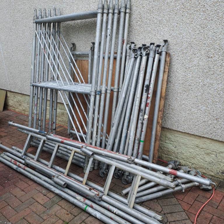 Scaffolding tower 