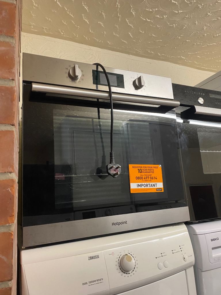 🚚✅CHROME HOTPOINT 59x59CM BUILT IN ELECTRIC OVEN £125 WE CAN D
