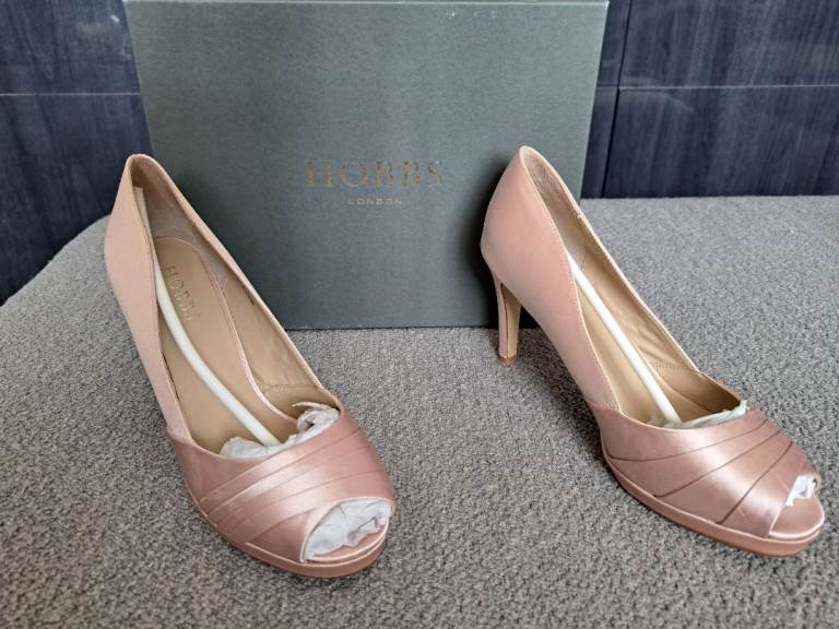 WOMEN'S HOBBS OYSTER SATIN PLEATED SHOES SIZE 5 (38) WORN ONCE