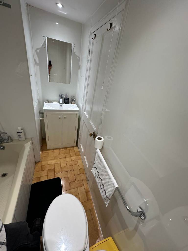 ALL INCLUSIVE Studio Flat in Hounslow - Split Level - £1,245 