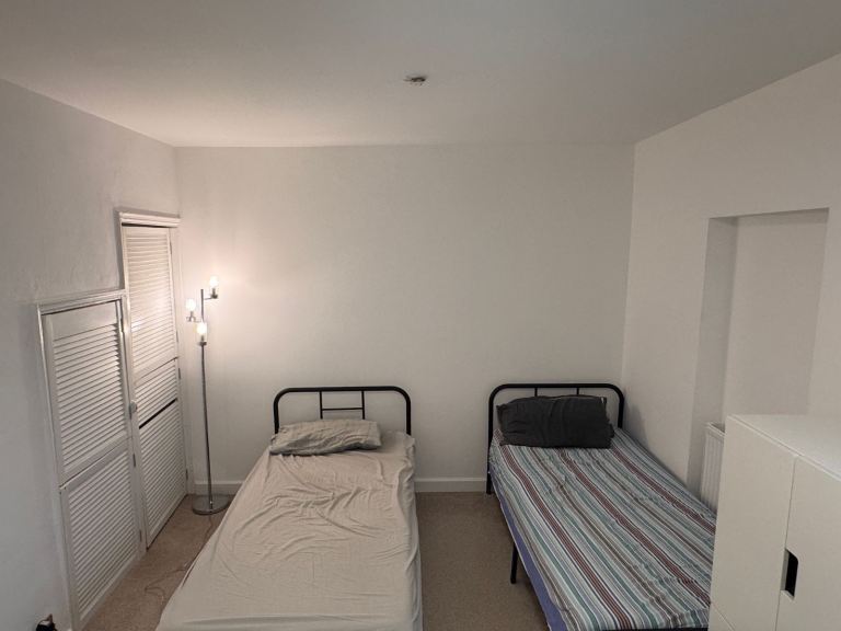 Spacious Double Room Available – West Croydon 🌟