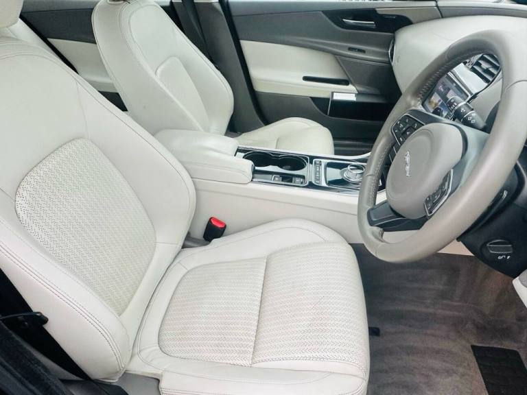 2016 65 JAGUAR XE 2.0D PORTFOLIO SALOON 4DR DIESEL AUTO EURO 6 (S/S) (180 PS) DI