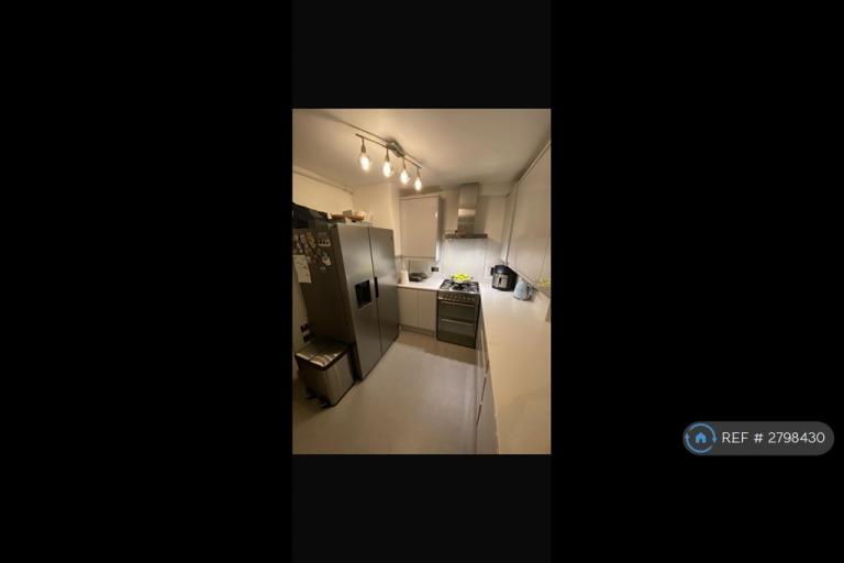 2 bedroom flat in Wellstead Road, London, E6 (2 bed) (#2798430)