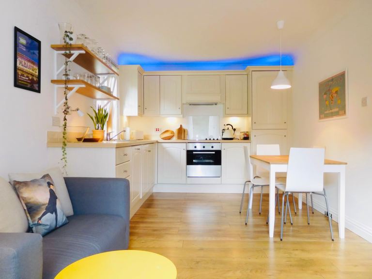 2 Bedroom Flat, Portobello 