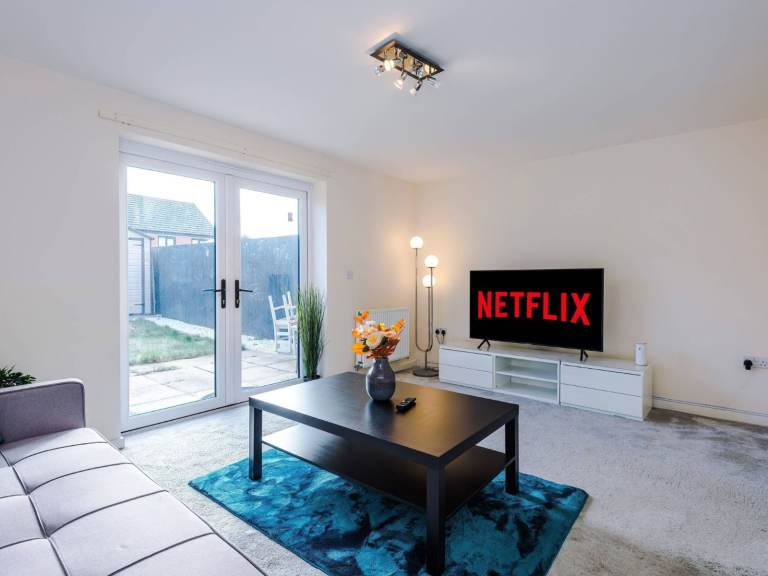 Spacious 3BR Manchester (M12) | Free Gated Parking