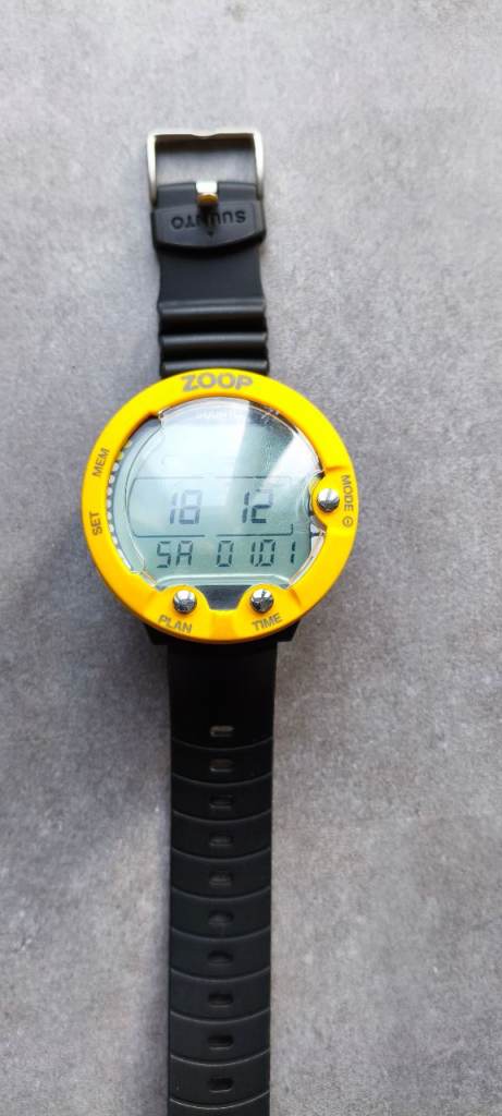 Suunto Zoop Dive Computer – Yellow, Good Condition