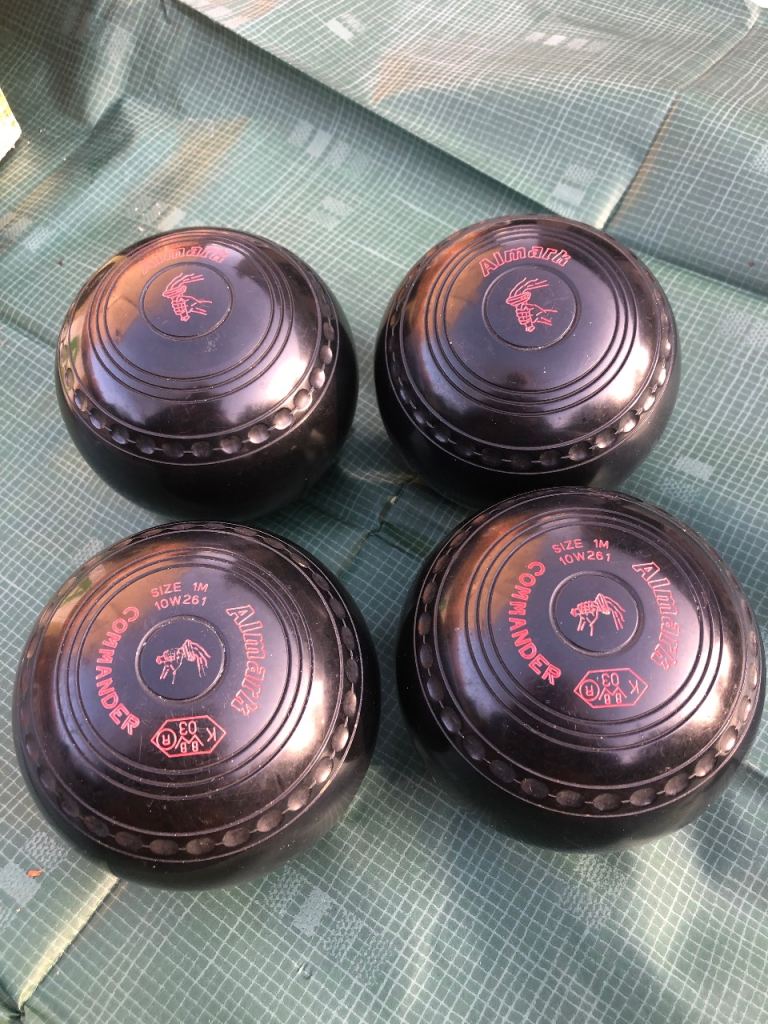Lawn bowls size 2 medium