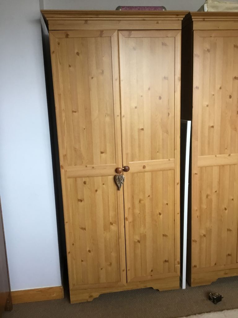 pine effect wardrobe, double, excellent condition, reduced, ready to go, last reduction 31 dec 