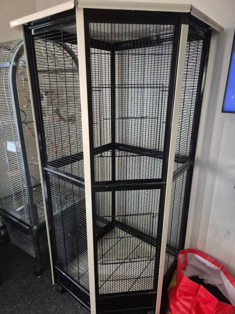 Bird/rodent corner cage