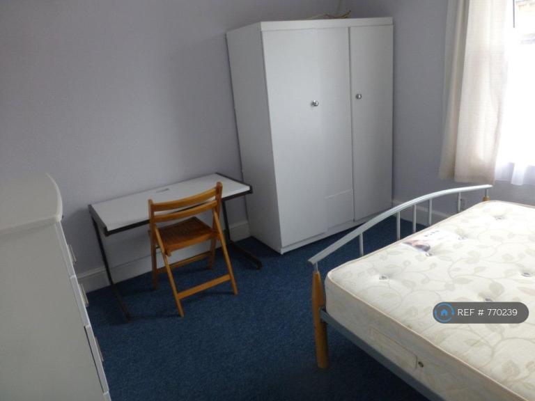 1 bedroom in St Augustine St, Taunton, TA1 (#770239)