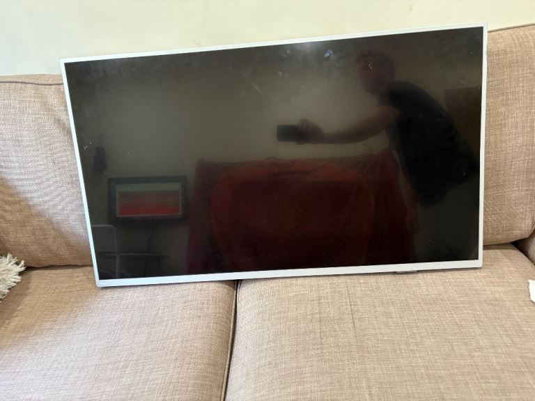 FREE Philips 43" TV with cracked screen - good for parts