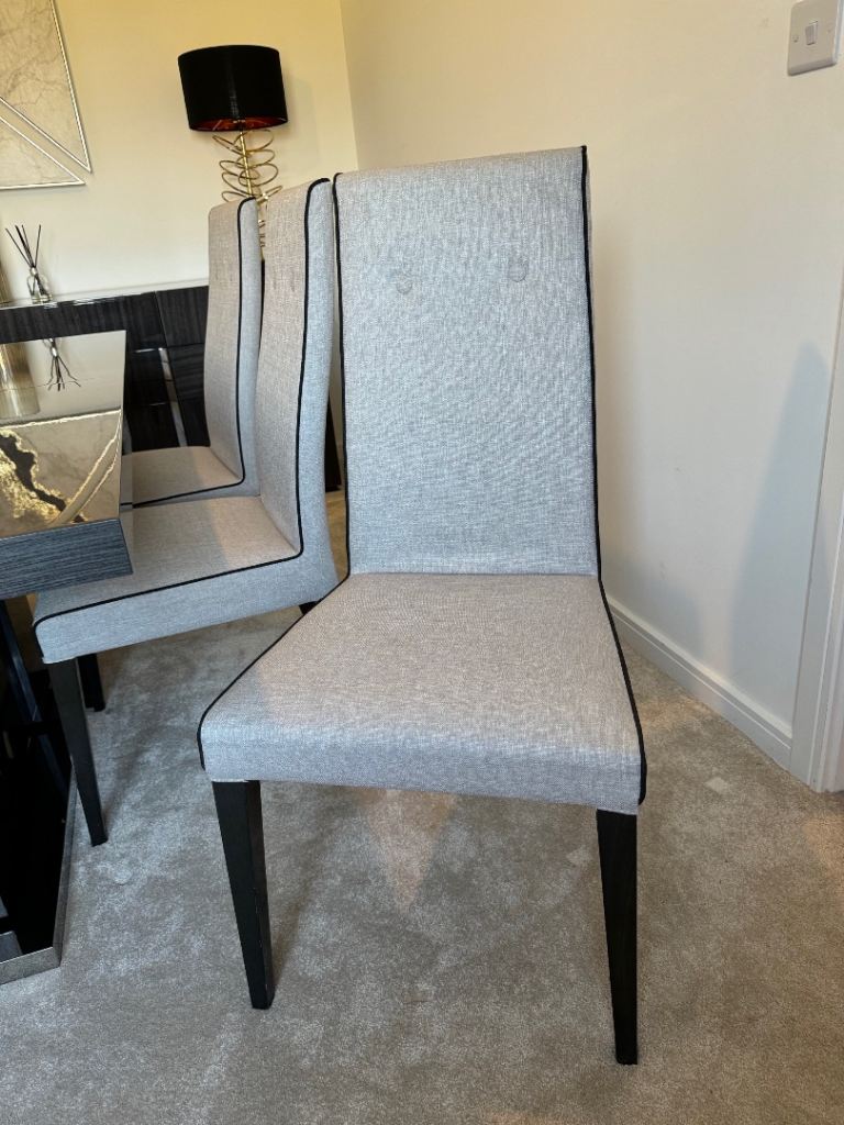 ALF St Moritz Dining Room Extending Table and 6 upholstered Chairs