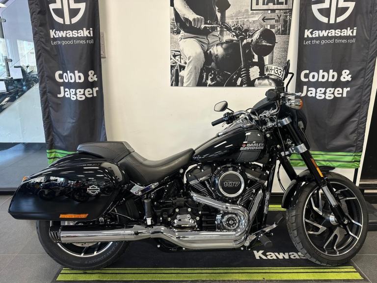2023 HARLEY-DAVIDSON SOFTAIL FLSB SPORT GILDE in Vivid Black
