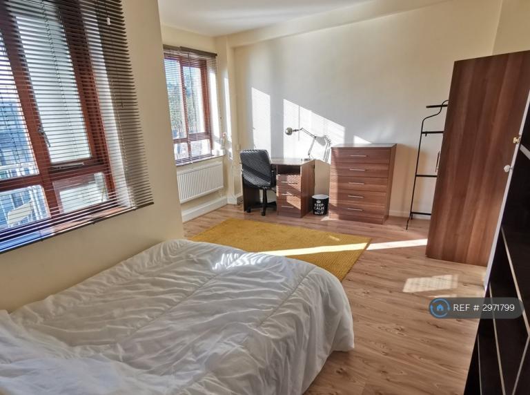 2 bedroom flat in Riverside, London, WC1H (2 bed) (#2971799)