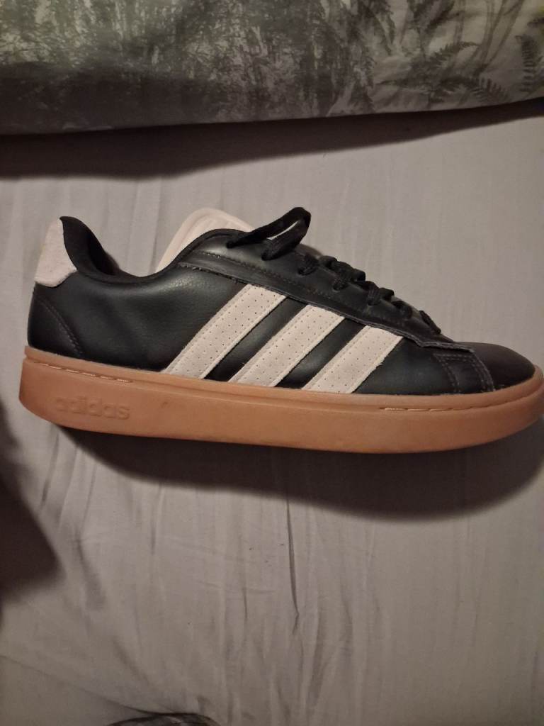Adidas unisex adult size 10
