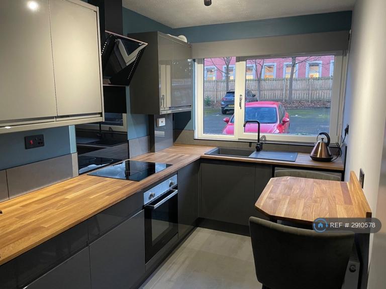 1 bedroom flat in West Winnelstrae, Edinburgh, EH5 (1 bed) (#2910578)