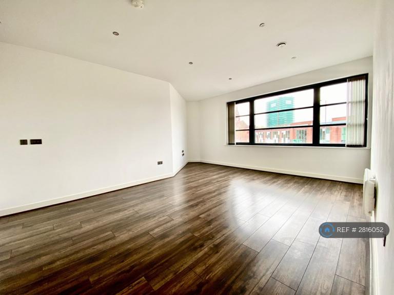 2 bedroom flat in Pope Street, Birmingham, B1 (2 bed) (#2816052)