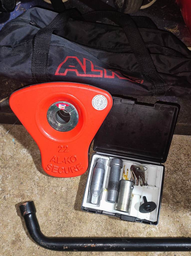No 22 caravan AL-KO wheel locking kit 